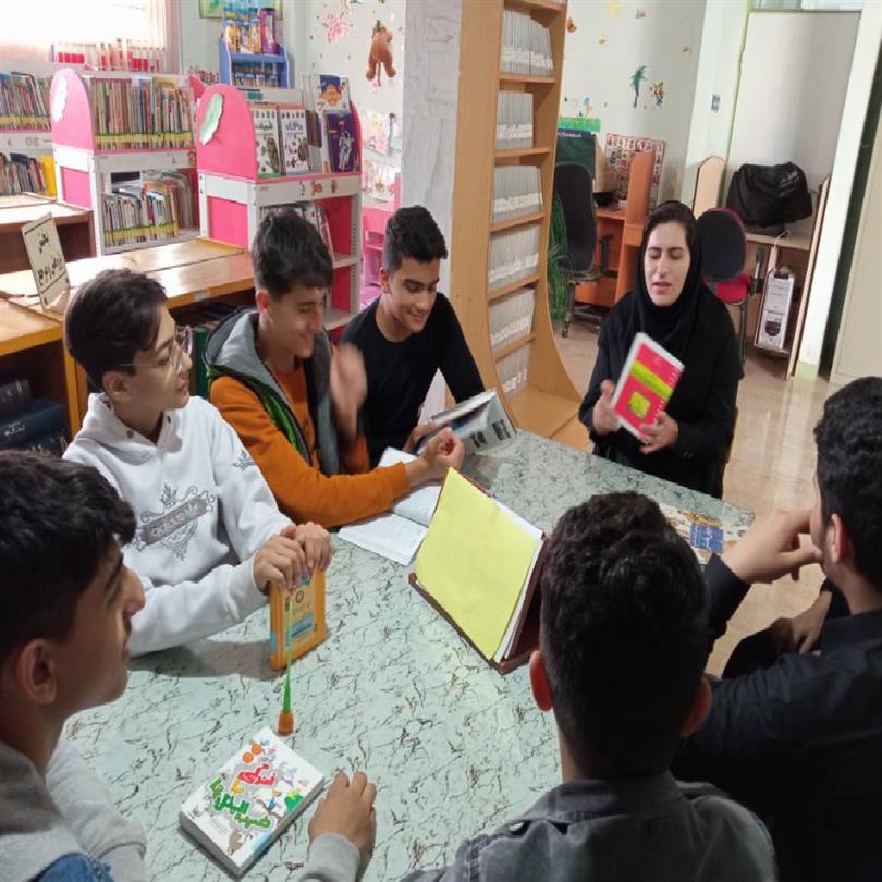 نشست کتابخوان کتابخانه ای