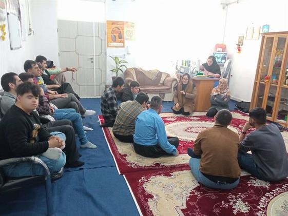 قصه گویی برای دانش آموزان مرکز توانبخشی مسرور(معلول جسمی - حرکتی و ذهنی)